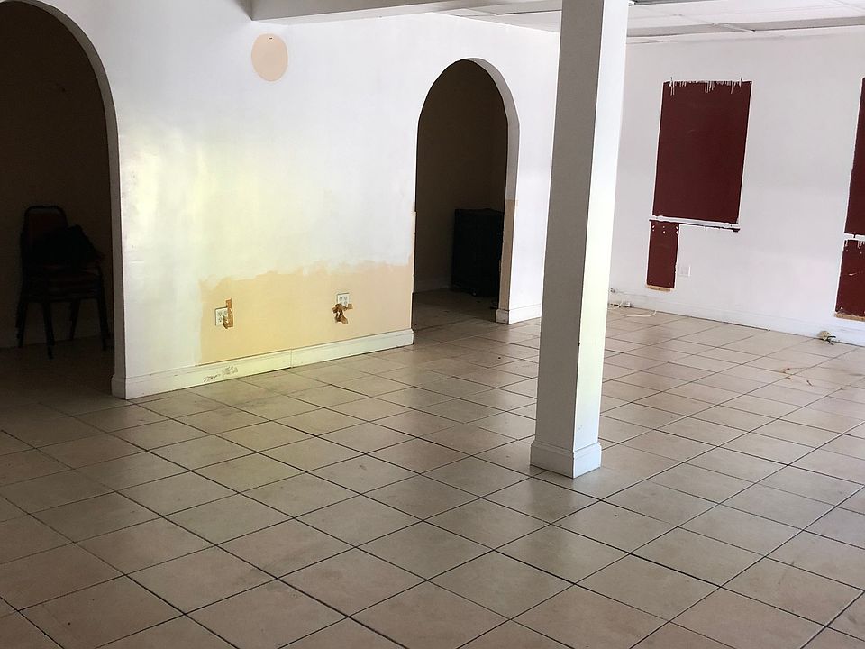 1st image of 154 W Sandford Blvd