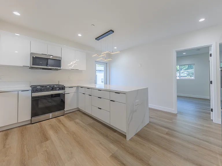 2536 Cotner Ave — Photo 14