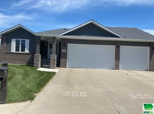 3729 Violet Ln, South Sioux City, NE 68776