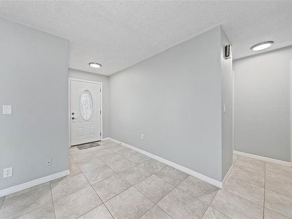 3rd image of 4601 Navarre Ave
