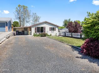 805 W Orchard Ave, Selah, WA