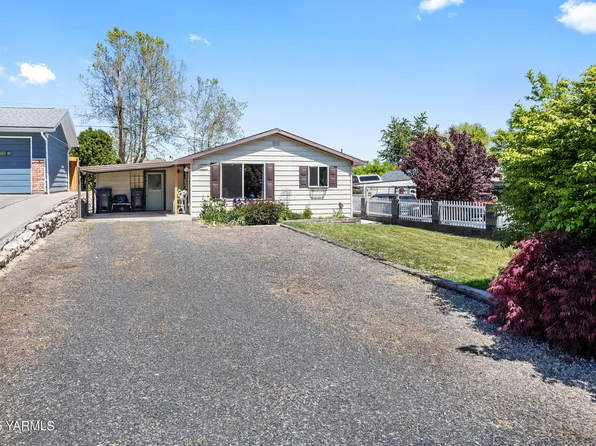 805 W Orchard Ave, Selah, WA 98942
