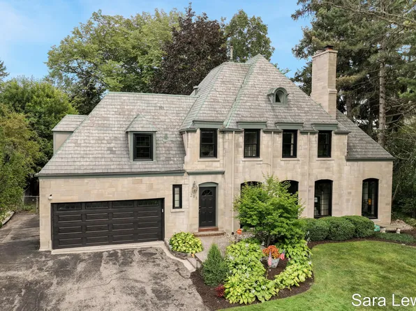 298 Morningside Dr SE, Grand Rapids, MI 49506