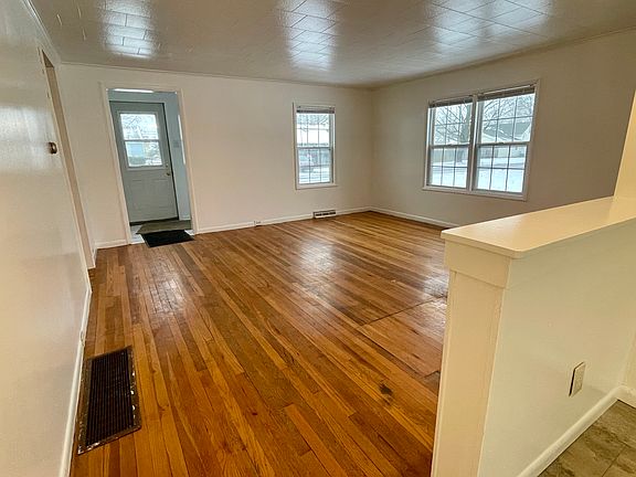 5th image of 8901 Dicey St