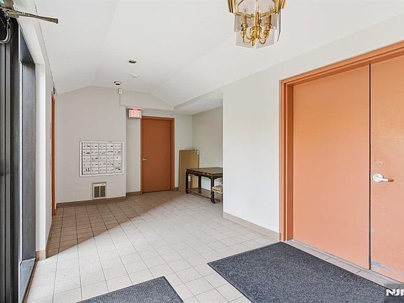 5th image of 200 Paterson Ave APT 1A