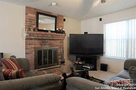 3rd image of 5002 Castle Hill Dr