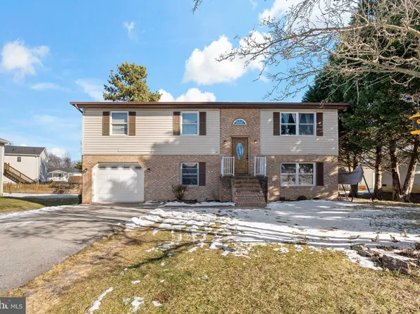 81 Towerview Dr, Martinsburg, WV 25404