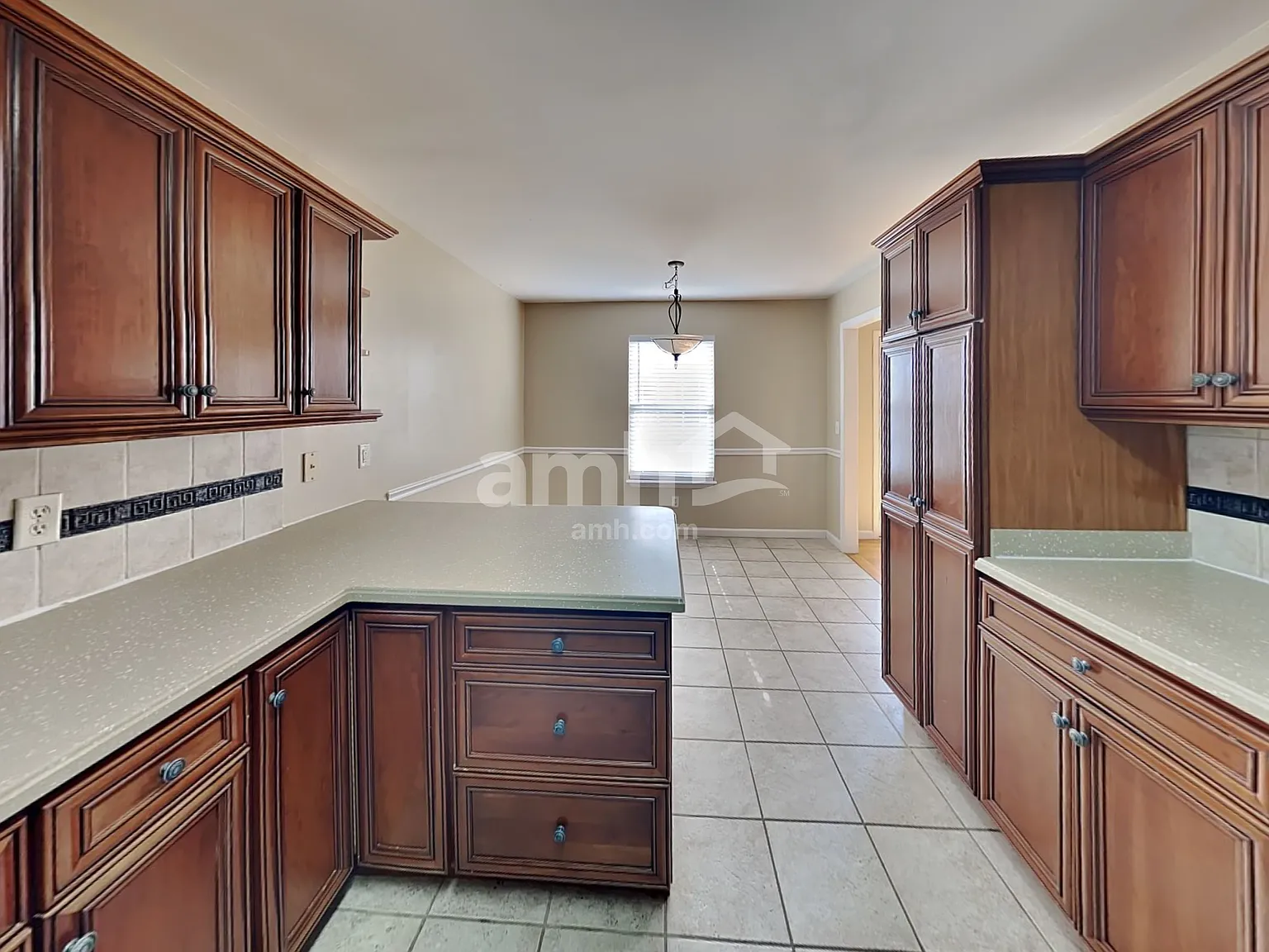 3 bed, 2.0 bath, 1828 sqft, $2,205 — Photo 3