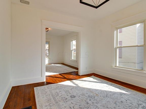 5th image of 661 Mary St
