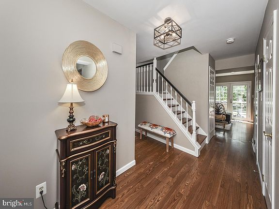 4th image of 210 Yorkshire Dr