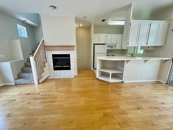 2nd image of 979 Pinto Palm Ter APT 26