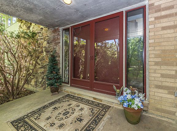 5th image of 1298 Oak Trail Dr