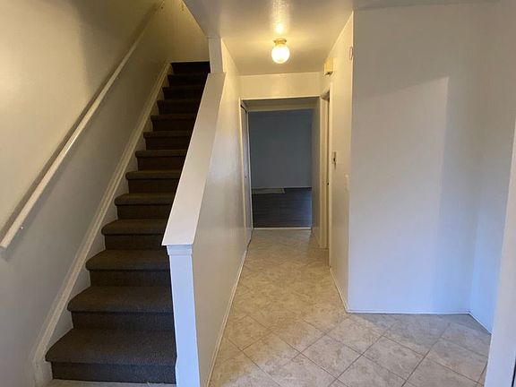 4th image of 29685 Farmbrook Villa Ct