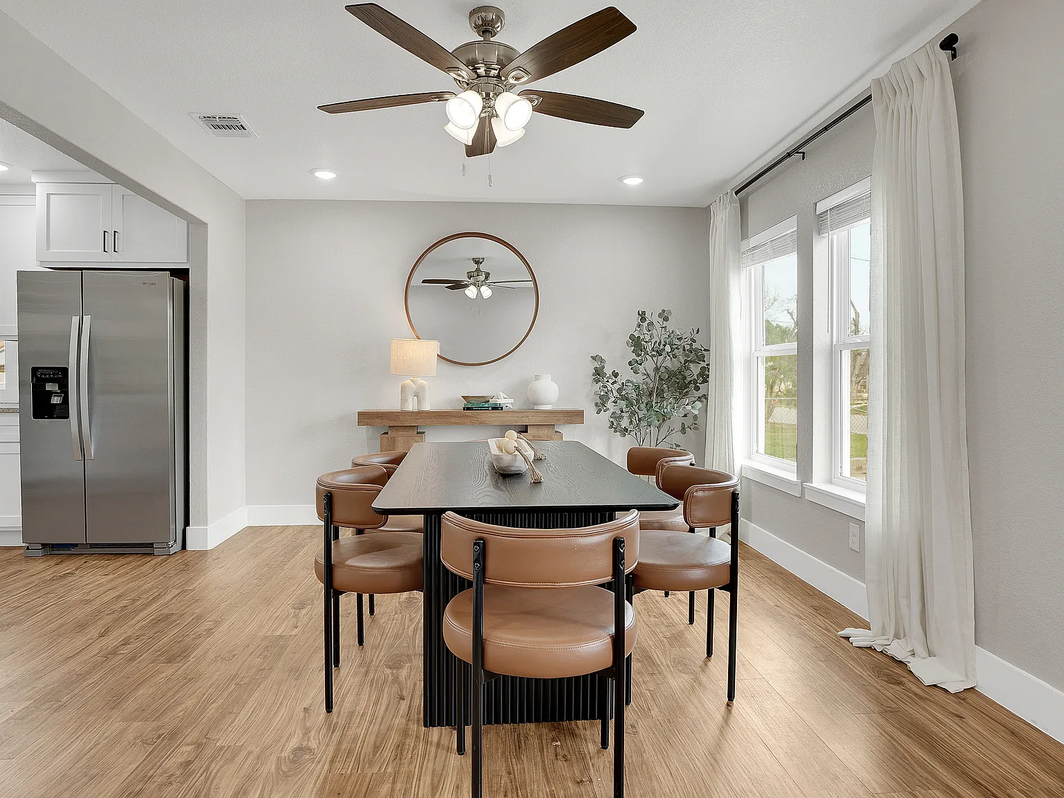 3 bed, 1600 sqft, $2,300 — Photo 4