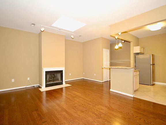 3rd image of 25 Church Ave SW APT 2
