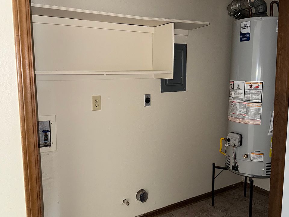 2nd image of 2624 Elwood Dr #2624
