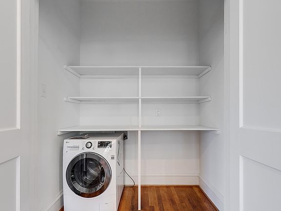 4th image of 2025 Monument Ave APT 201