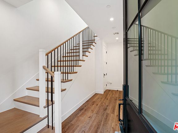3rd image of 5330 Agnes Ave #1/2