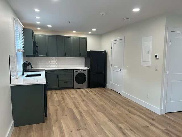 1st image of 22 Glen Ave #11