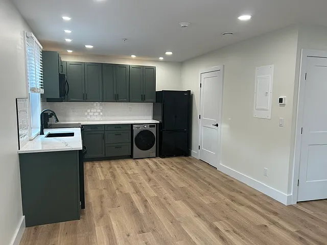 22 Glen Ave #1