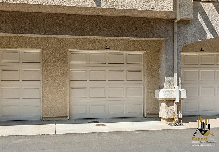 900 Moon Cir #922 — Photo 27