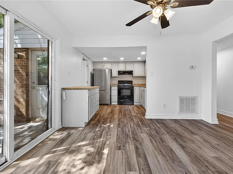 5676 Weblin Dr — Photo 9