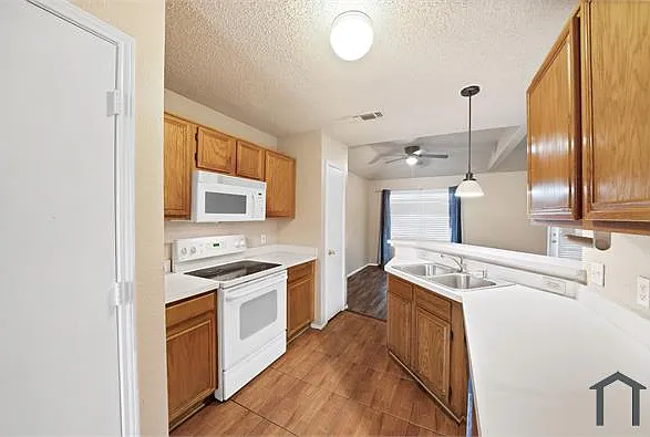2820 Bent Brook Dr — Photo 4
