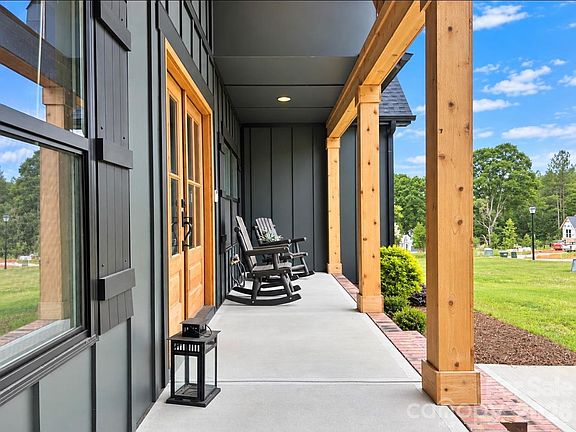 4th image of 501 Edmunds Ln