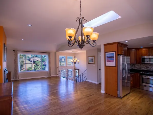 9605 NE 26th St, Bellevue, WA 98004