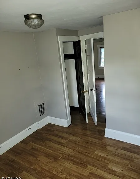 323 Irwin St — Photo 12