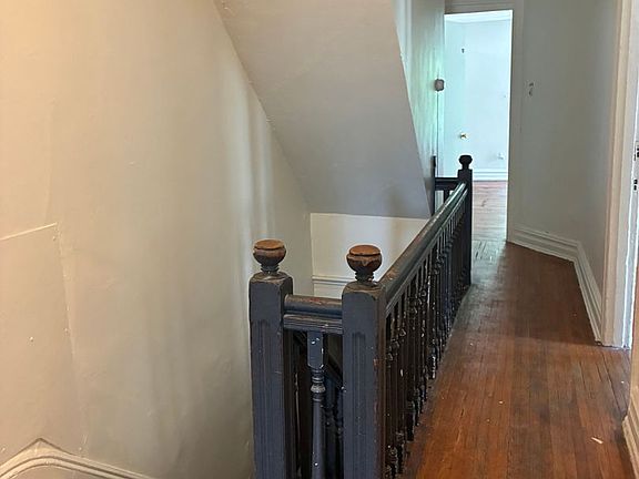 3rd image of 442 Lincoln St #2