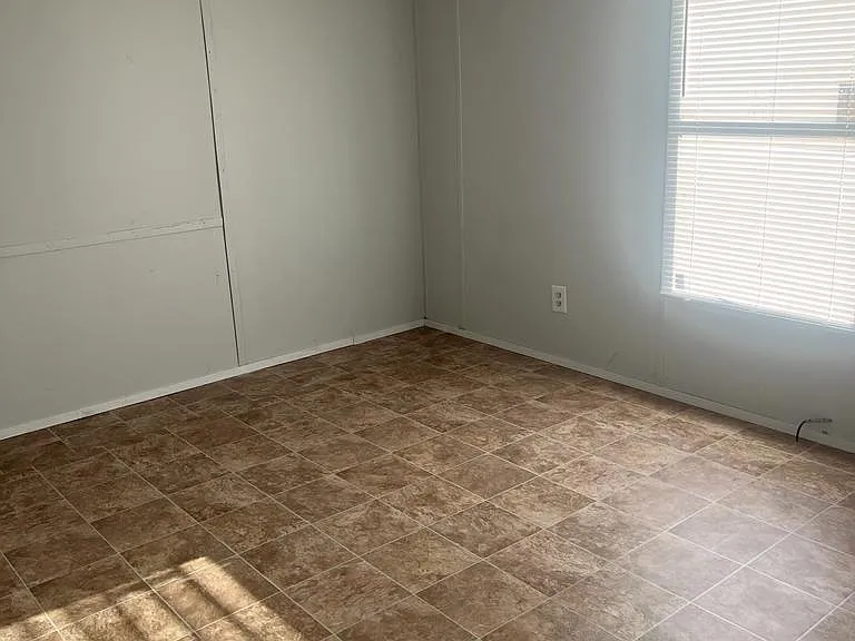 2410 Emery Hills Dr — Photo 3