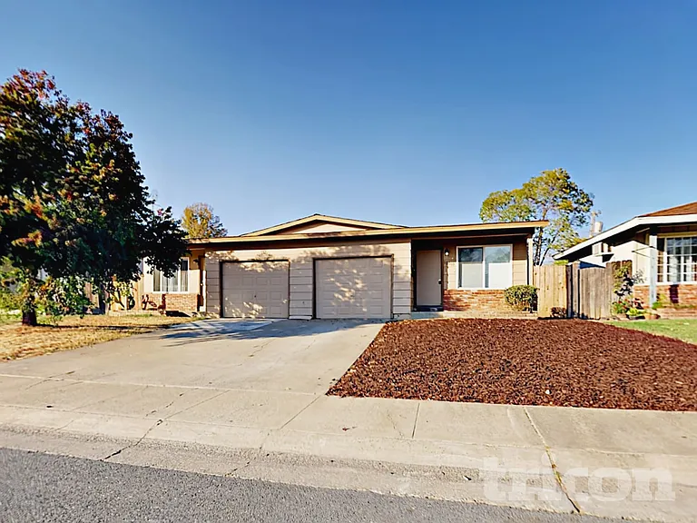 10069 Lincoln Village Dr — Photo 1