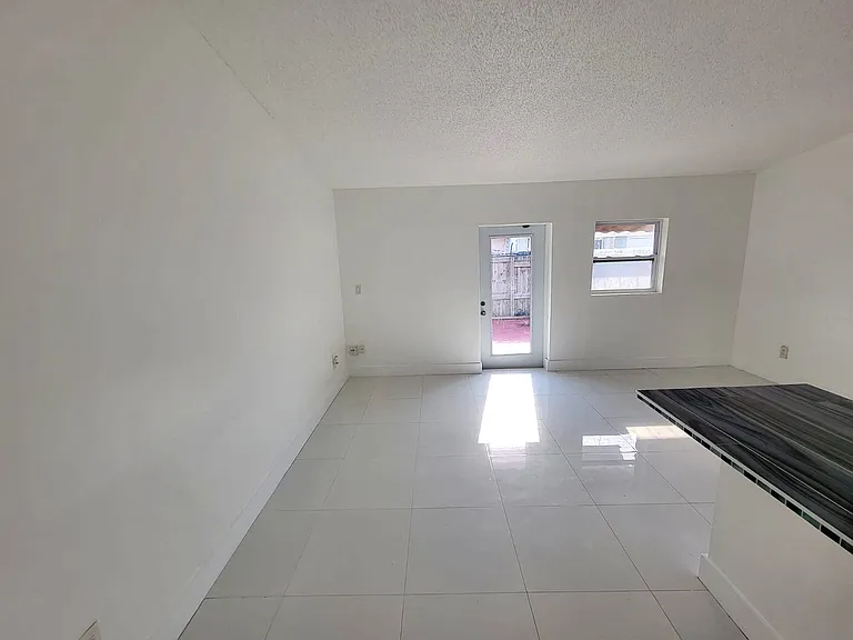 10345 SW 209th Ln — Photo 5