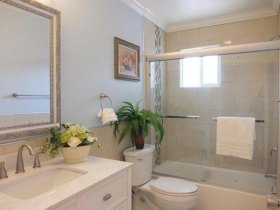 4th image of 1251 Las Palmas Dr