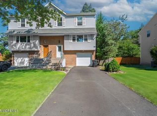 46 Dortmunder Dr, Manalapan, NJ 07726