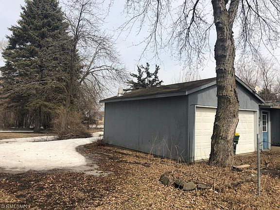 3rd image of 606 Evergreen Ave E