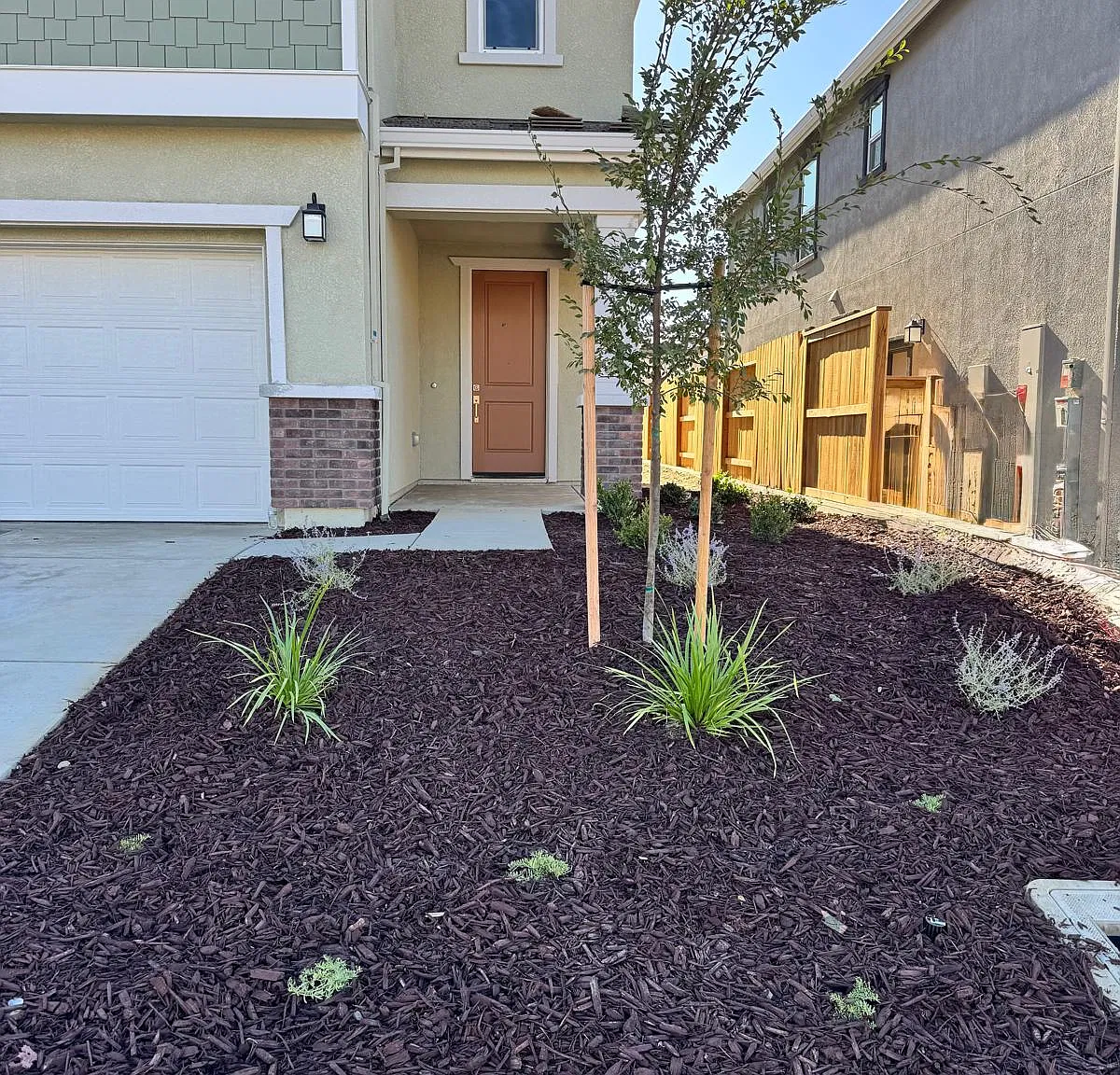 5 bed, 2777 sqft, $3,950 — Photo 2