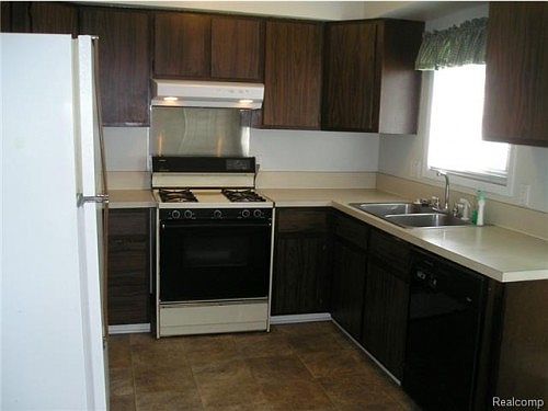 5th image of 1519 Gloria St