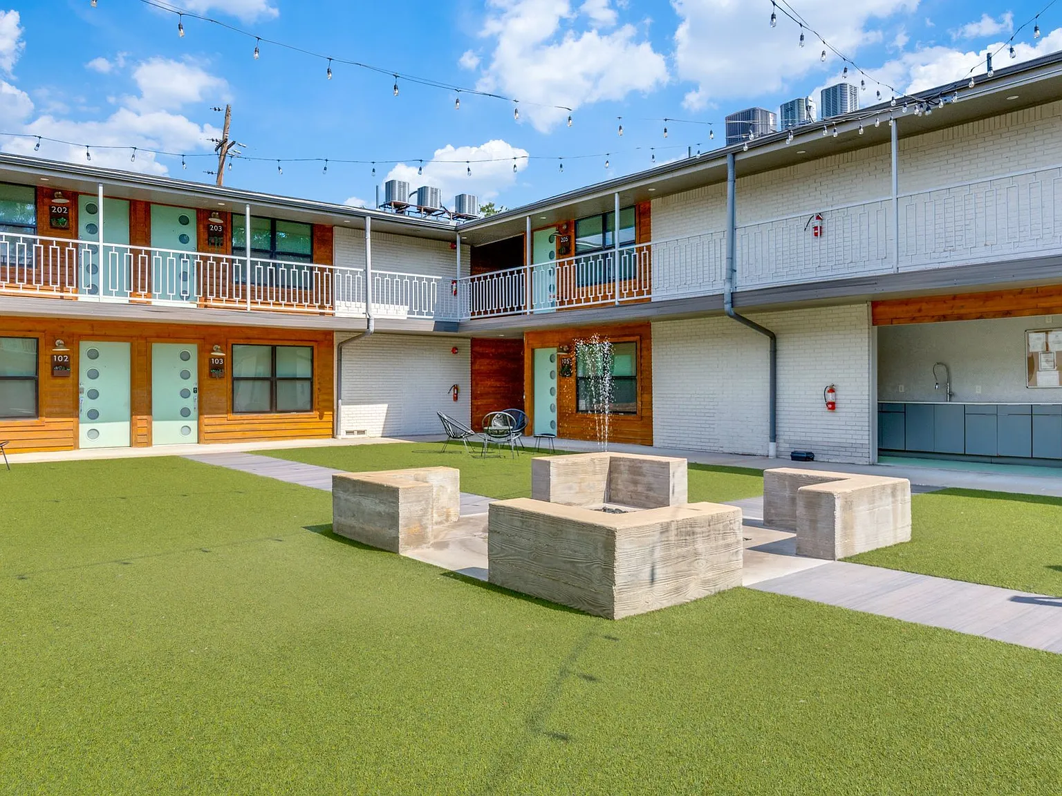 Royal Palms - Updated units on Gaston Ave | Close to Lakewood Shopping Center! — Photo 1
