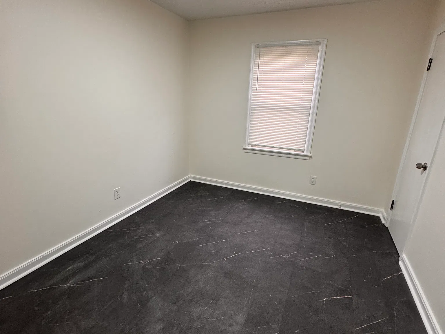127 Adams St — Photo 3
