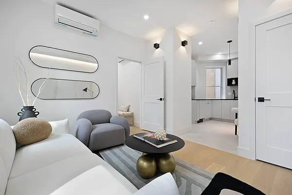 Rented by Safdie Realty Group | media 26