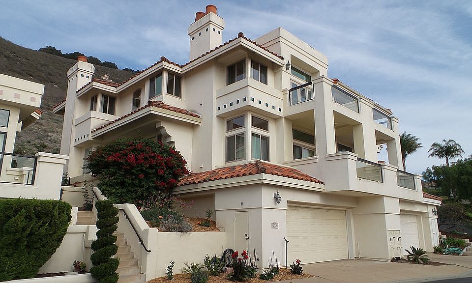 2706 Barcelona, Shell Beach