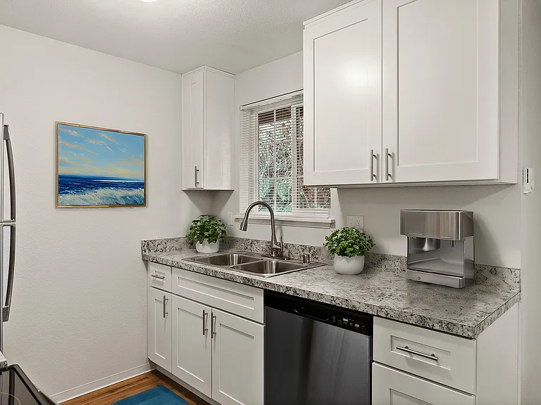 Experience the elegance of a modern kitchen with stylish design and functionality. Experience the elegance of a modern kitchen with stylish design and functionality.