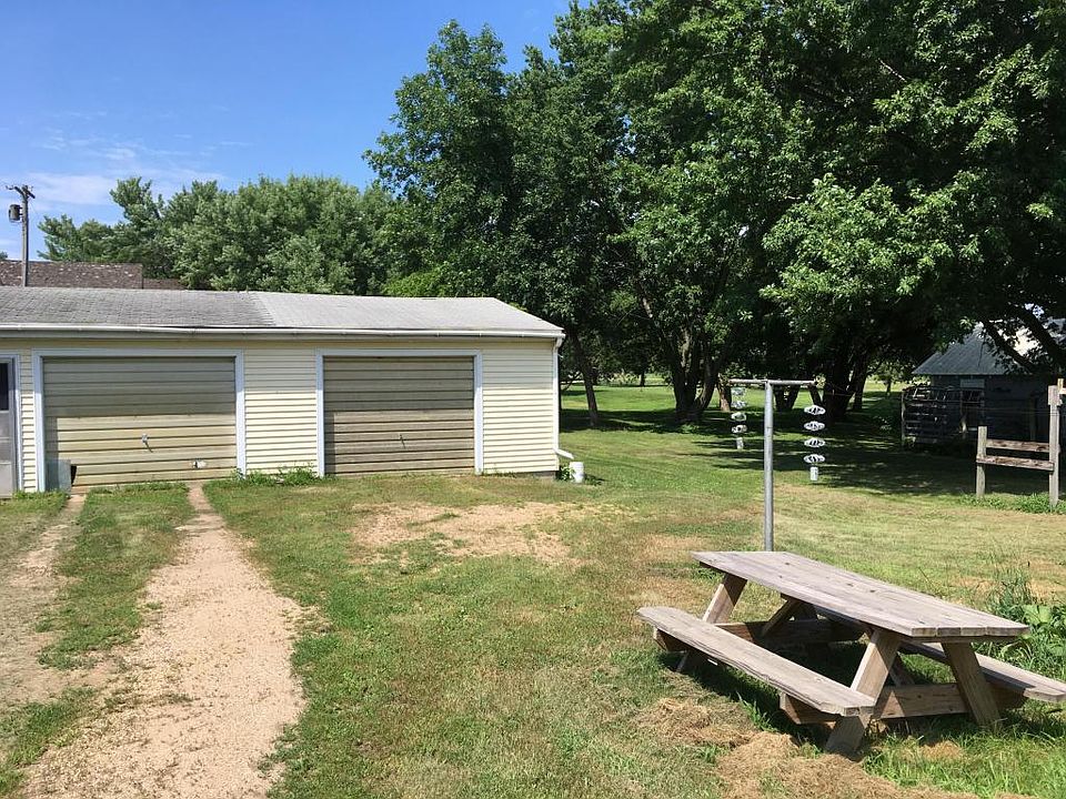 2nd image of 104 N Elder Ave