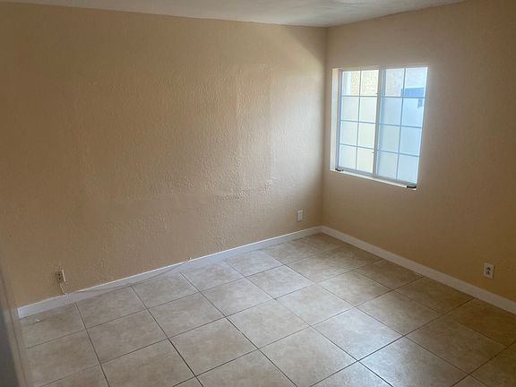 4th image of 1330 E O St #1330