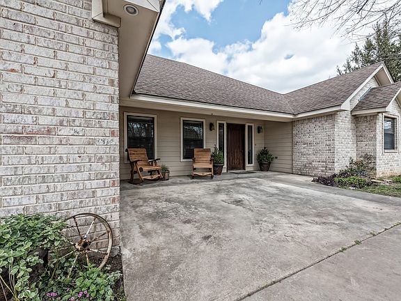 4th image of 118 E Newland Dr