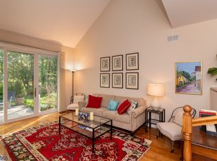 35 Sherwood Dr, Morristown, NJ 07960