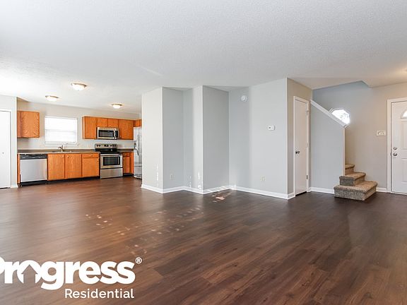 3rd image of 1904 Southernwood Ln