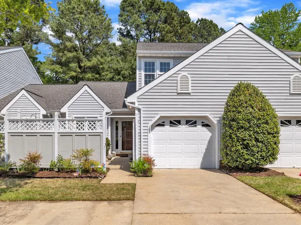 105 Breakers Pl, Cary, NC 27511